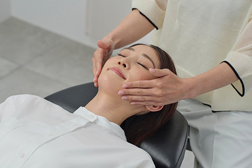 フェイシャルケアも、 手軽に、スマートに。